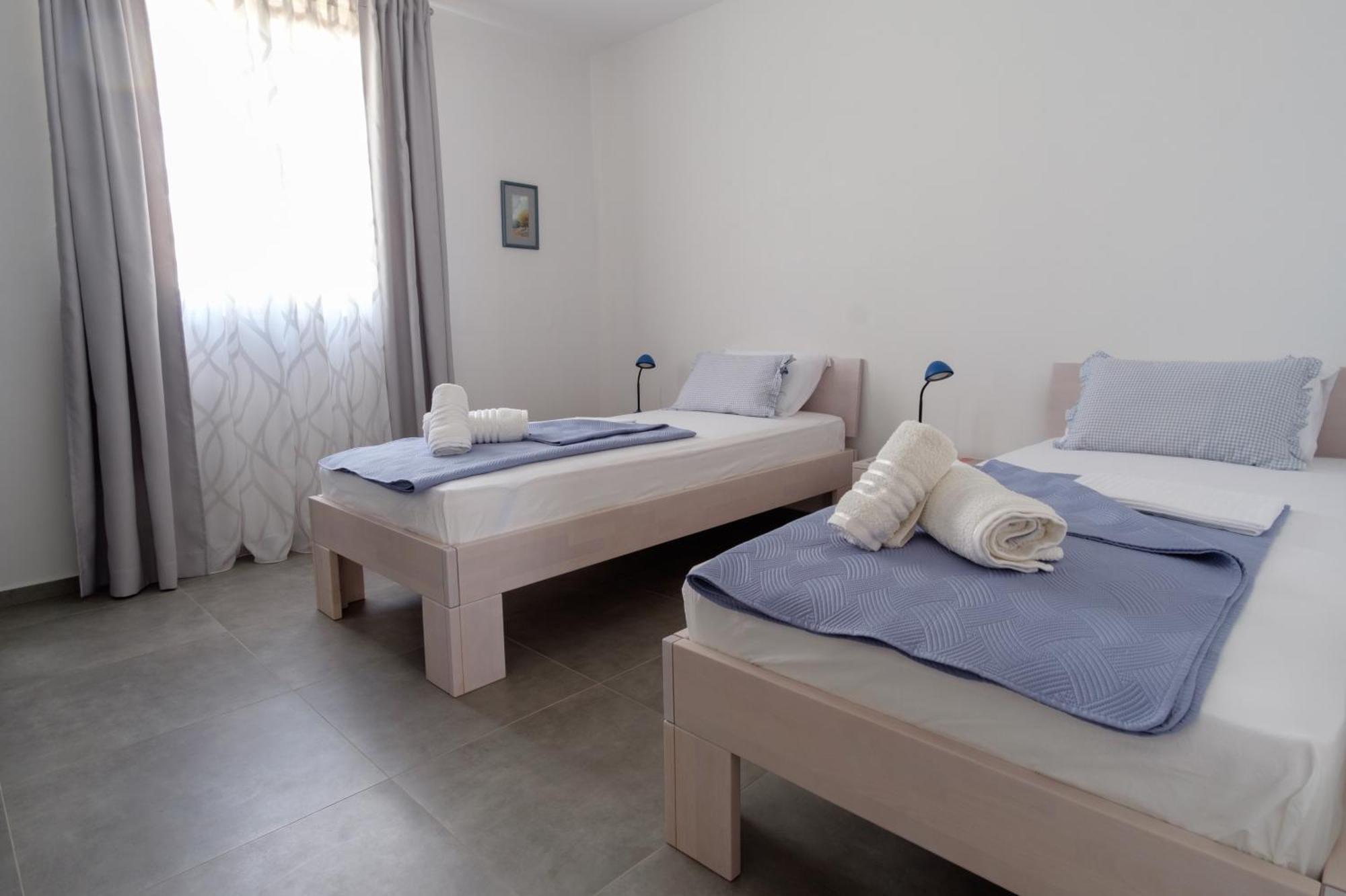 Apartments Grape Pirovac Exterior foto